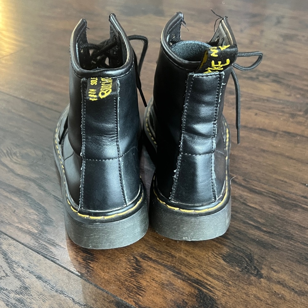 Dr. Marten style black boots size 8 - Picture 3 of 4